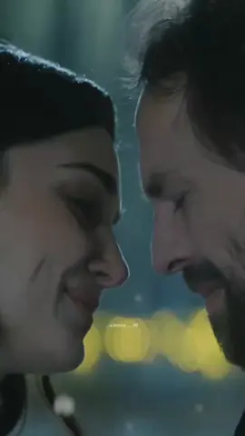 ينظُر إليها وگأنها كآنت احد أحلامه❤️