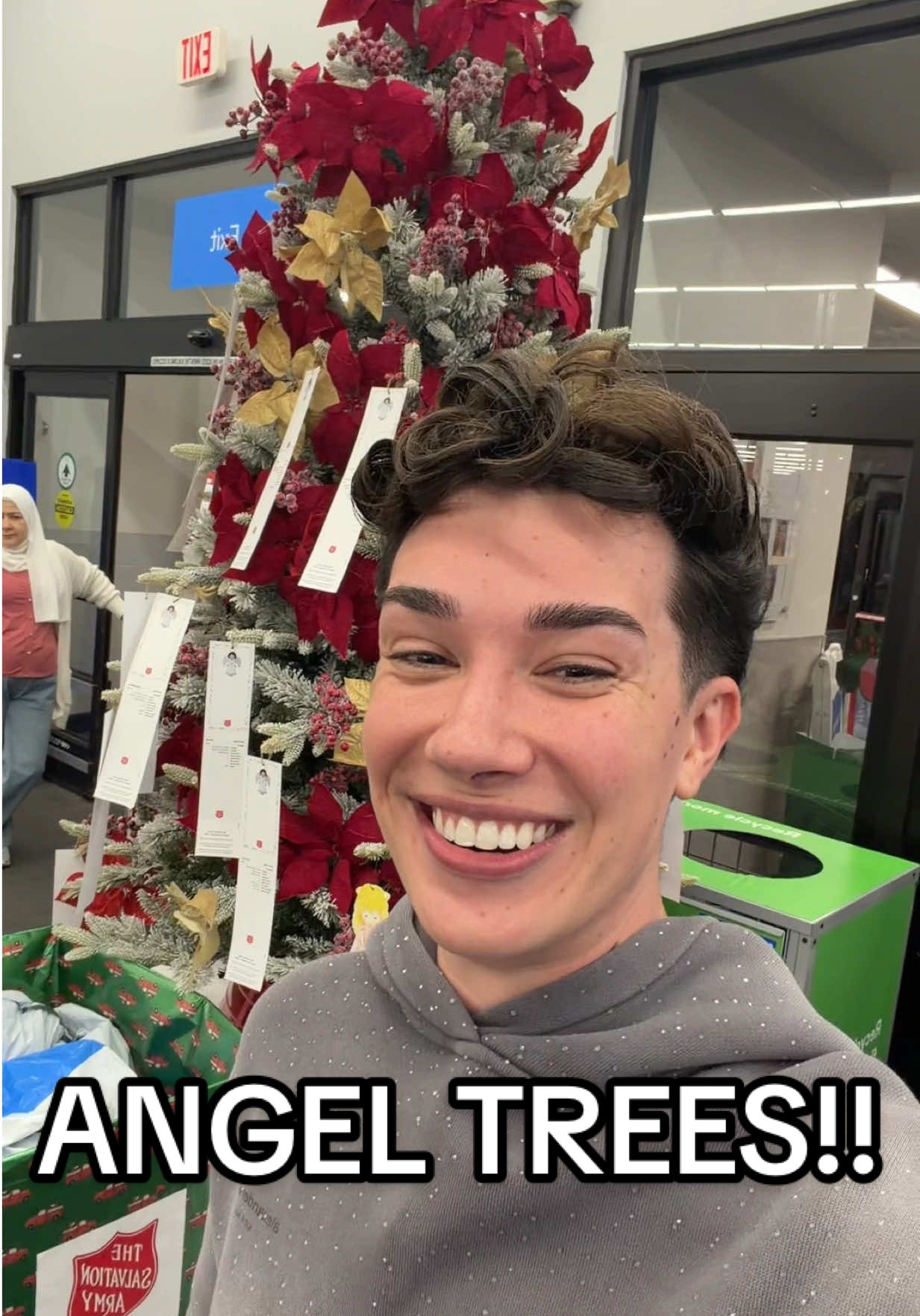 This was so chaotic hahaha but we finished both lists in time YAY!! 🥹🎄👼🏻 #angeltree #christmas 