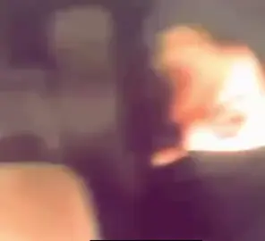 لعنبوّها عيونها تذبح بدون سلاح  ‏ما تمهل المذبوح نطق الشهاده  ‏فِي رمشها الأيمن سكاكِين ورمَاح  ‏وفِي رمشها الأيسر حقوق السياده