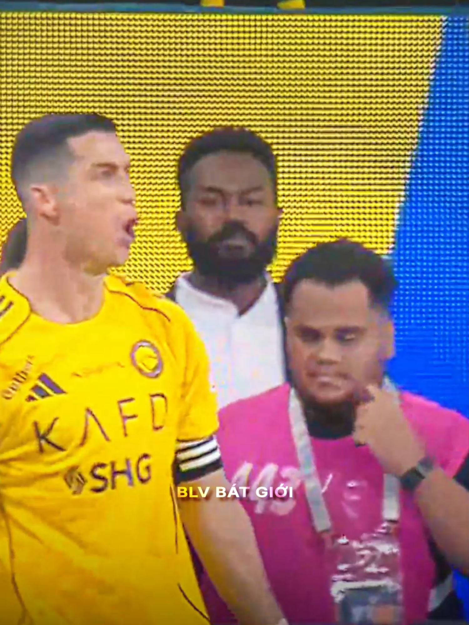 Siêu phẩm puskas đây rồi