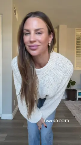 What I wore today this beautiful Sunday as a 46-year-old single mom of three in the OC #OOTD #casualstyle 