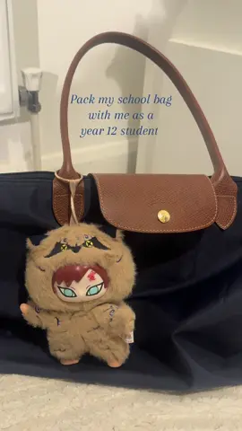 this was so rushed, usually I have way more random stuff in there😭#sixthform #uk #longchamp #school 