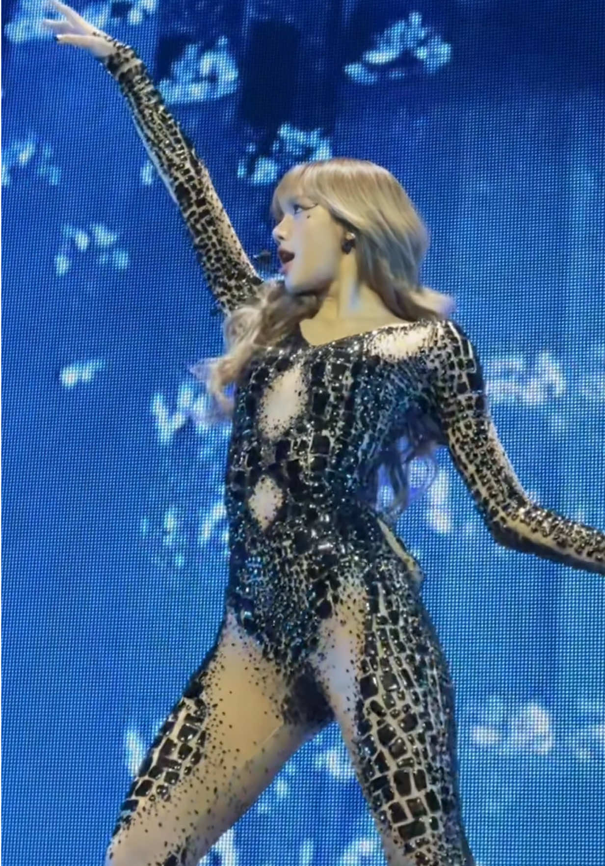 #thunder #lisa #blackpinkbulacanday2 #blackpink #blackpinkdeadline  