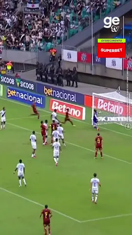 É GOL DO BAHIA!!!! Erick Pulga escapou da defesa todinha do Vasco e apareceu SOZINHO pra cabecear pro gol!  Não deu pro Léo Jardim. @superbet_br #SejaSuper #Publi   Proibido para menores de 18 anos. Port. SPA/MF 2.090/2024 Jogue com responsabilidade.