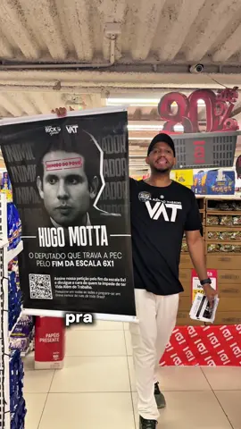 Hoje foi dia de parar o berço da burguesia no Rio de Janeiro: o Leblon. Fomos até as Lojas Americanas expor o descaso dessa empresa exploradora com os seus funcionários e fizemos um ato lindo no posto 11 pelo fim da escala 6x1 e pelos direitos da classe trabalhadora, que tanto sofre em uma rotina exaustiva, sem tempo pra nada que não seja trabalhar.  Bora pra cima desse Congresso Ladrão Inimigo do Povão. Queremos o fim da escala 6x1 e redução de jornada para 36h semanais já. O trabalhador não pode mais esperar!! Boraaa!! ✊🏾🇧🇷