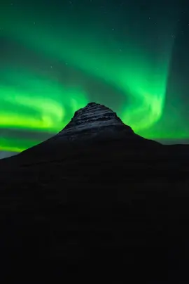 Northern lights season is officially back in Iceland 🇮🇸 #northernlights #iceland #traveltiktok 