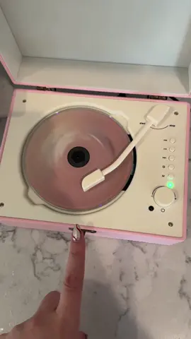 Swifties unite 💅🏻 this is such an cute gift idea for friends and it’s a nice small gift idea too! #tiktokshopcreatorpicks #newfunpicks #growvember #swifites 