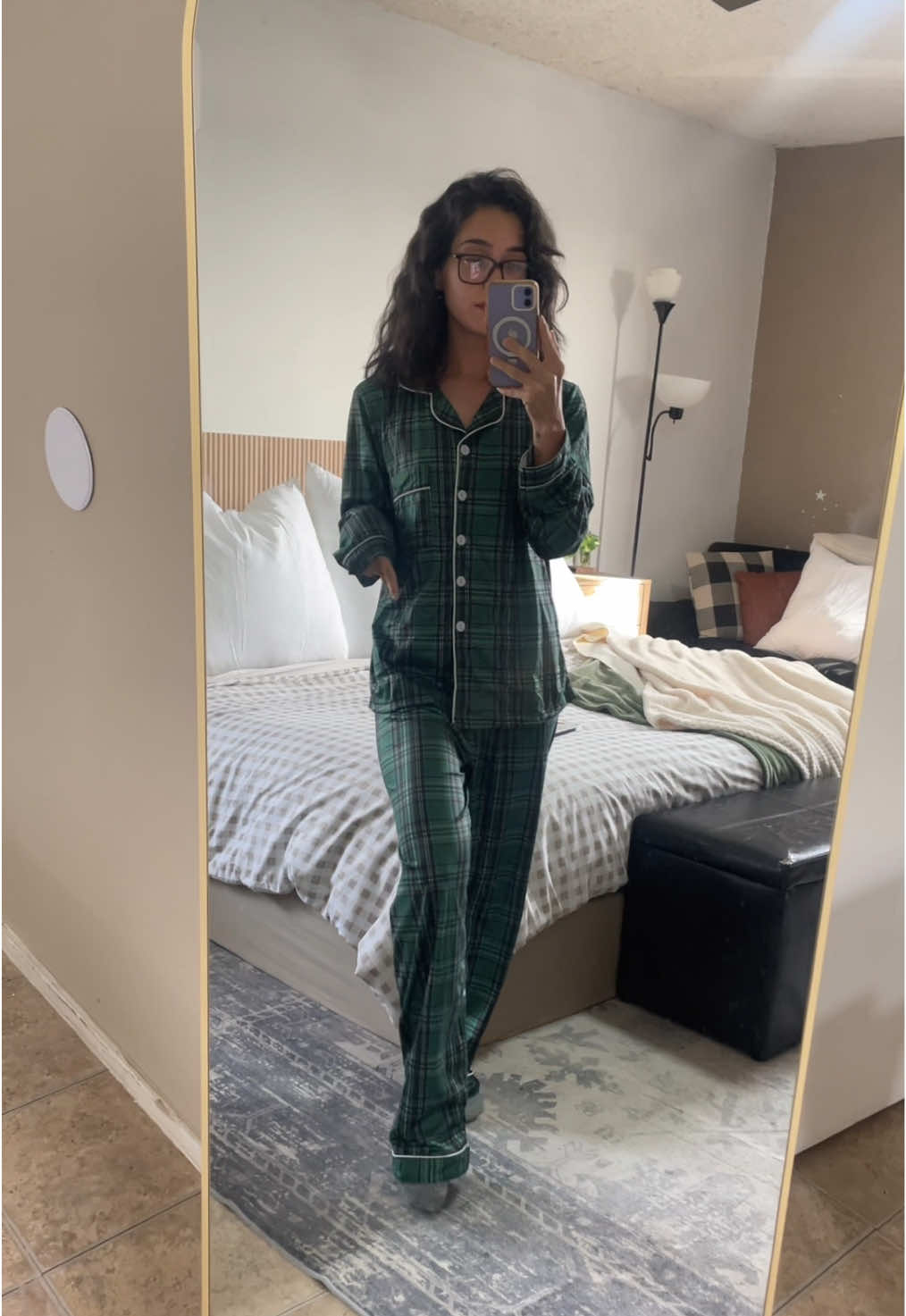 Matching christmas pajama set on Christmas morning for your entire family!💚🖤🎄 #christmaspajamas #plaid #christmasoutfit #matchingset 