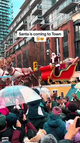 2025 Santa Claus Parade Toronto Canada.🎅😍🍁🇨🇦 . . . . . #fypviral #travelphotography #toronto #santaclausparade #santacomingtotown 