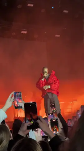 Dadju qui appelle l’ex d’une fille en FaceTime 🤣@DADJU 