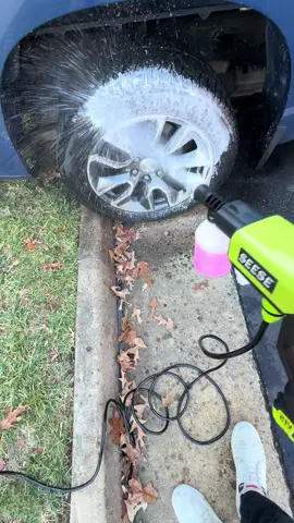 Esta lavadora a presión funciona con baterías, no tiene una presión exajerada pero puede sacarte de un apuro, vean ek video y ustedes decidan si les funciona o no. #alex360details #hidrolavadora 