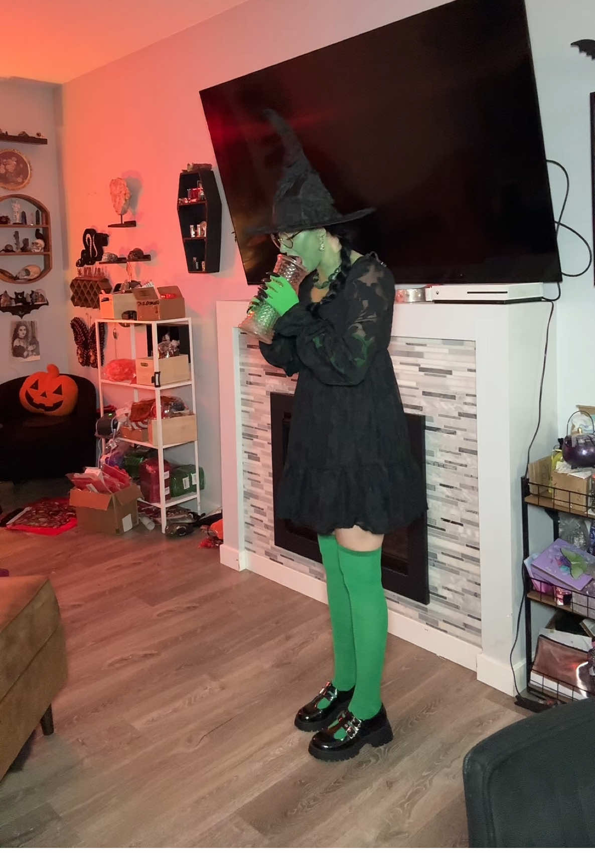 How’d I do? @Wicked: For Good #wicked #elphaba #cosplay #makeup #singer 