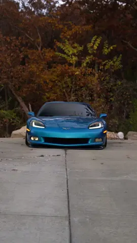 Got that splitter to ground fitment 😏 #bagged #corvette #c6 #jetstreamblue  #baggedcars 