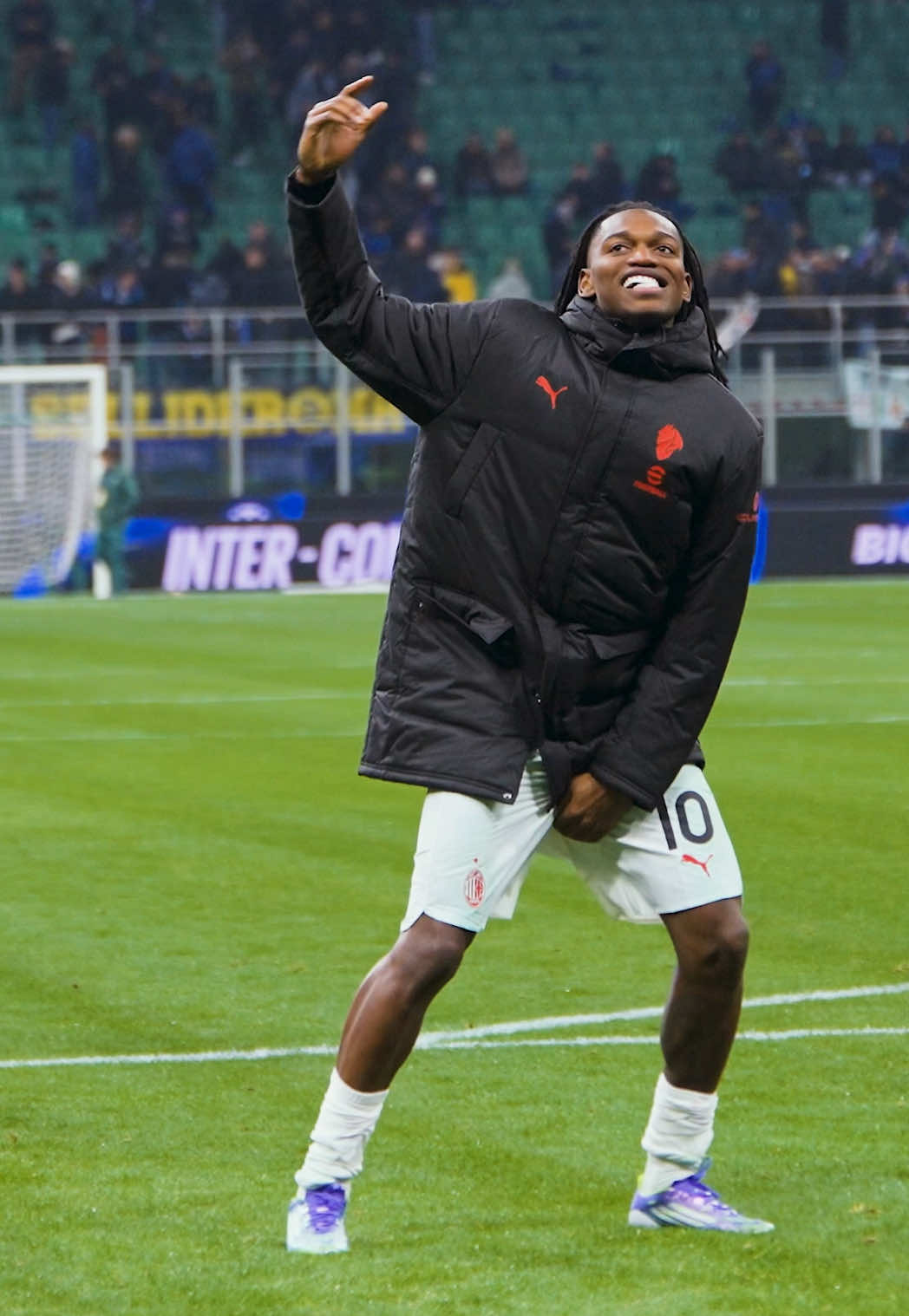 Milano è 🔴⚫️ #SerieAEnilive #SerieA #InterMilan #Leao #Football 