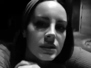 nao sei oq doi mais, essa musica da lana ou amanhã ter escola #lanadelrey #fyp #tipografia #foryou #borntodie 