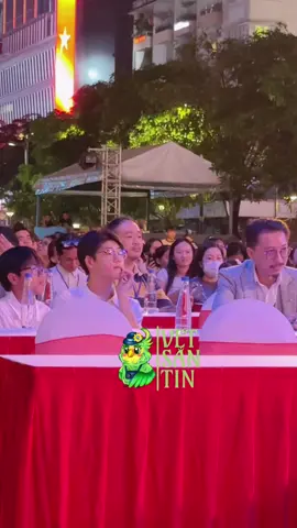 Bánh Mì và Xá Xị rất ngoan khi đi event chăm chú nghe và không làm việc riêng #vetsantin #nuhonbacty #lienhoanphim2025 #banhmi #xaxi