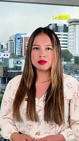 #Tendencia Noboa sorprende al país con residencias gratuitas para miles de jóvenes universitarios. El presidente Daniel Noboa sorprendió al país al anunciar “Casa U”, un programa de residencias universitarias gratuitas que busca garantizar que ningún joven abandone sus estudios por no tener dónde vivir. La iniciativa apunta a miles de estudiantes de escasos recursos, especialmente de zonas rurales, y abre un debate clave sobre el rol del Estado en la generación de oportunidades reales. Con esta apuesta, el Gobierno marca un giro en su política social y coloca a la juventud en el centro de su agenda. @ladataec👈 #ladata #TendenciaPolítica #DanielNoboa #CasaU 