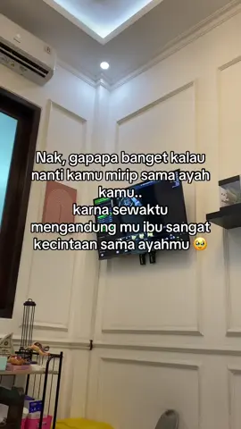 Dibuat jatuh cinta berkali kali sama ayahmu nak 🥹 bahkan ga rela ditinggal kemana pun, pengennya deket terus.. #pregnant 