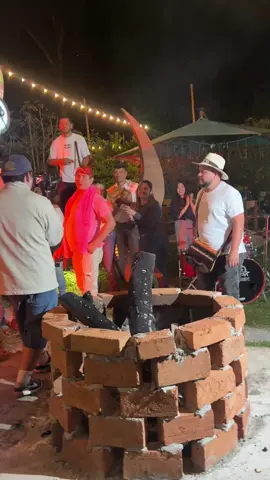 Aquí una fracción del rodaje del video que ya hace parte de la fiesta de fin de año @Trovador Cachetes @Gorobeta @Leiidy Burbano 🌸  @ENCANTO IBAGUE  #sanmiguelranchero #lanzamiento #musicaregionalcolombiana 