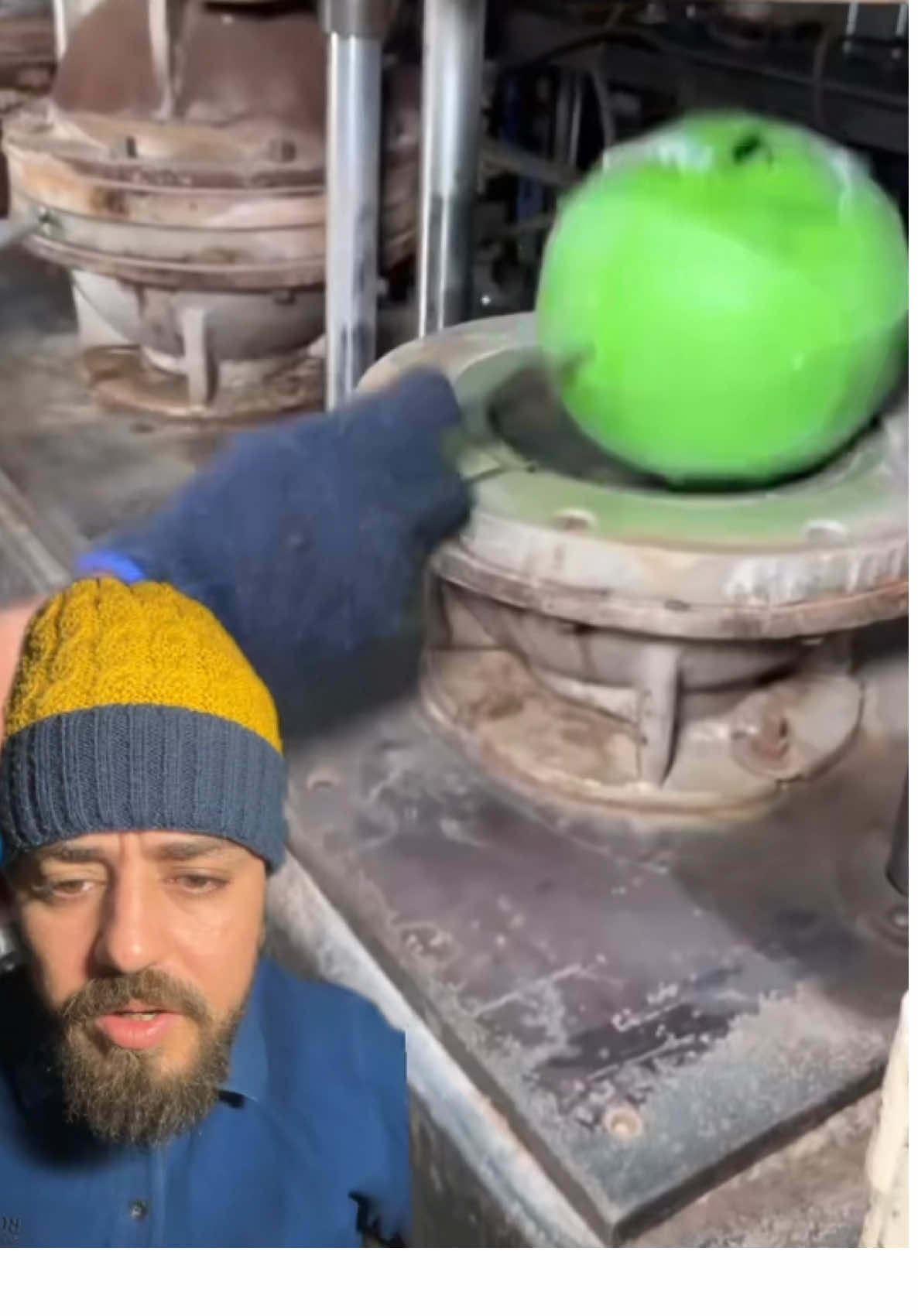 ‏خط إنتاج الكرة المطاطية باكستان اليد العاملة الموت والمهنية والعملية سر نمو الاقتصاد  -Pakistan, ligne de production des ballons - - - - - - #fyp #viral #pourtoi #algeria #dz 