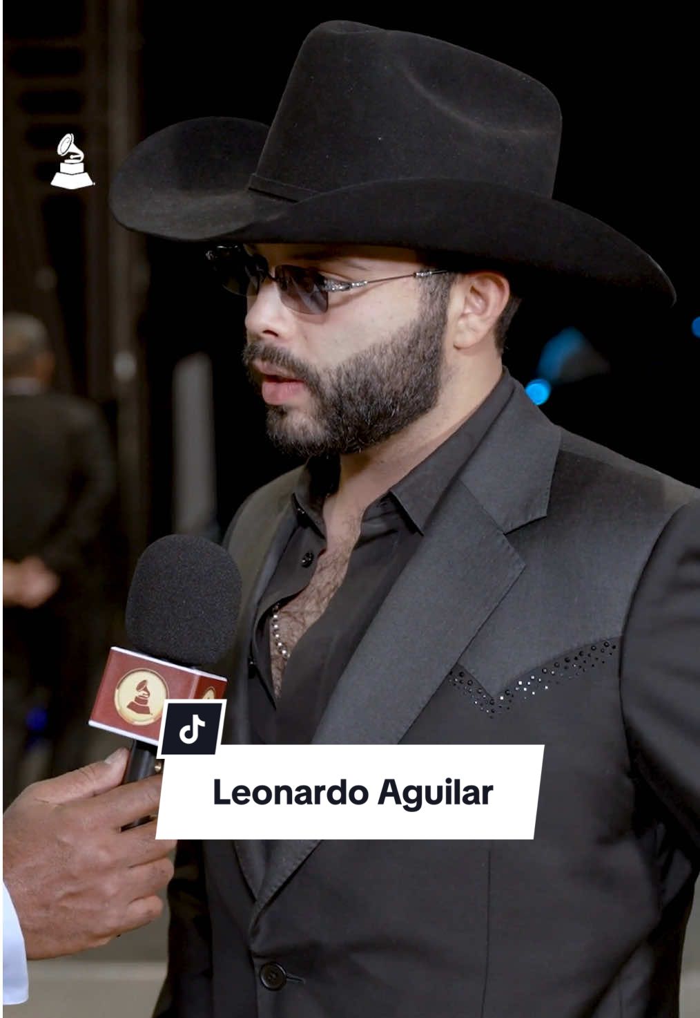 En el backstage de #LatinGRAMMY 2025, le preguntamos a @GalloFino lo que viene para su carrera este 2026 🎶🐓 #México #Música #LeonardoAguilar