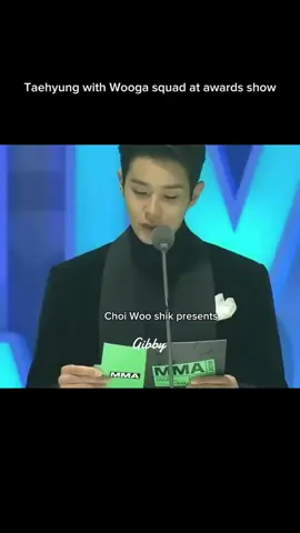 Only Taehyung that receives an awards from his friends 😌😌❤️‍🔥❤️‍🔥🔥🔥🐻🐻#gibbynorge #taehyung #kimtaehyung #woogasquad #explore 