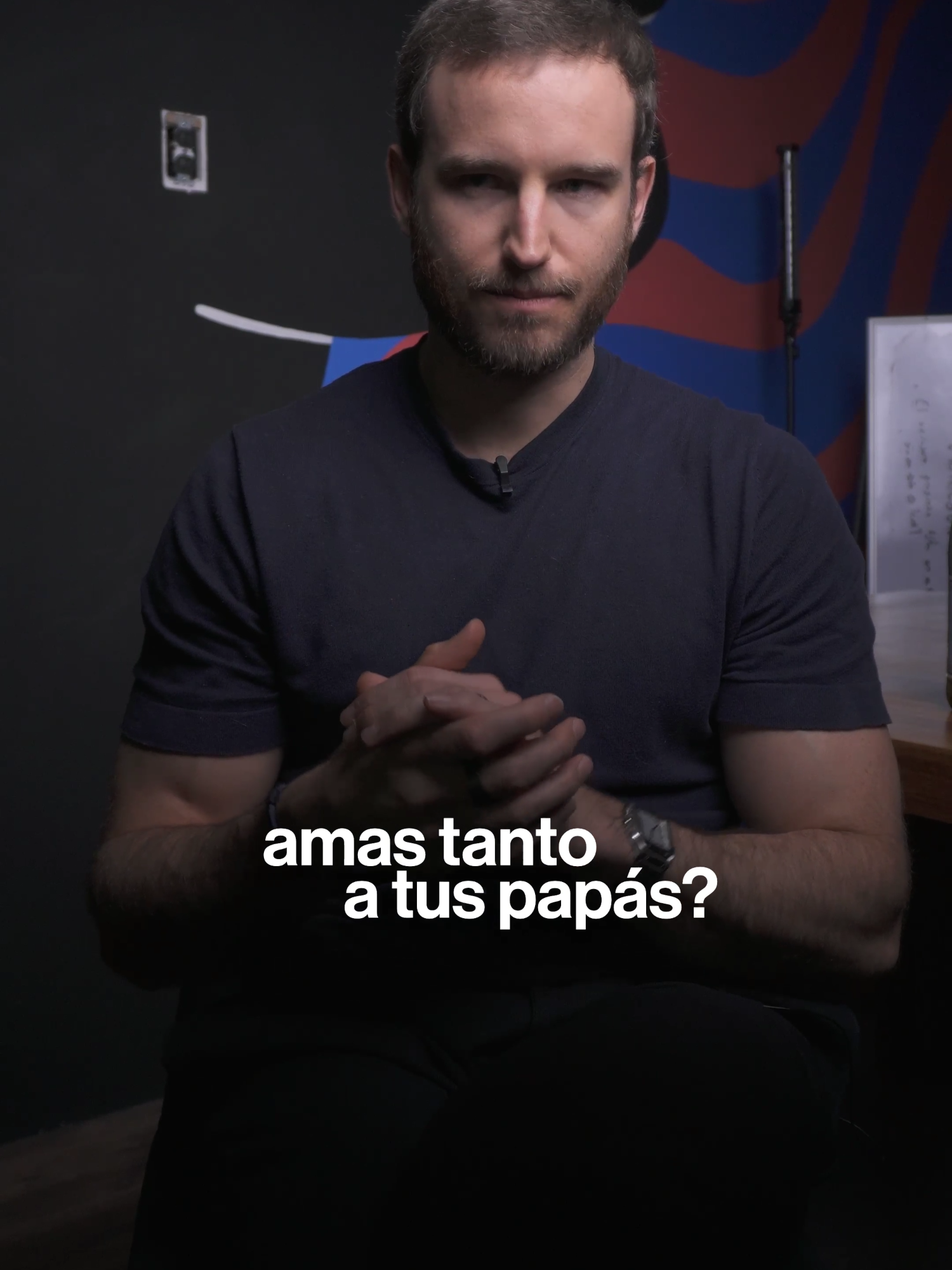 La decisión más importante de tu vida… no es tu carrera, ni tu negocio, ni la ciudad donde vas a vivir. Es con quién te vas a casar. ❤️ Porque esa persona no solo comparte tu vida… forma parte de lo que te conviertes. Te impulsa o te frena. Te da paz o te quita foco. Te empuja a crecer, o te acostumbra a sobrevivir. 🔥 Un buen socio de vida es más que amor. Es visión, es apoyo, es silencio cuando necesitas calma, es honestidad cuando necesitas verdad, y es fe cuando te olvidas de creer. 🙏 Puedes tener talento, disciplina y ambición… pero si eliges mal, vas a vivir drenado, viviendo una guerra que nunca se ve. Porque el entorno afecta más que la motivación. 🧠 Cuando eliges bien, no luchas solo. Tu vida se vuelve equipo, propósito, construcción. Y ahí entiendes que casarte no es firmar un papel, es firmar el compromiso de crecer juntos. 🚀 No es cualquier decisión. Es la decisión que afecta TODAS las demás. 👉 Si te sirve este tipo de contenido, sígueme. Hay mucho más @marianoporter #marianoporter #mentalidad #matrimonio #vida #amor #liderazgo #vision #pareja #exito #psicologia #crecimiento #emprender #relaciones#paratiiiiiiiiiiiiiiiiiiiiiiiiiiiiiii #CrecimientoReal #MarketingDeValor #MentalidadGanadora #cambiodementalidad #marianoporter #CrecimientoPersonal