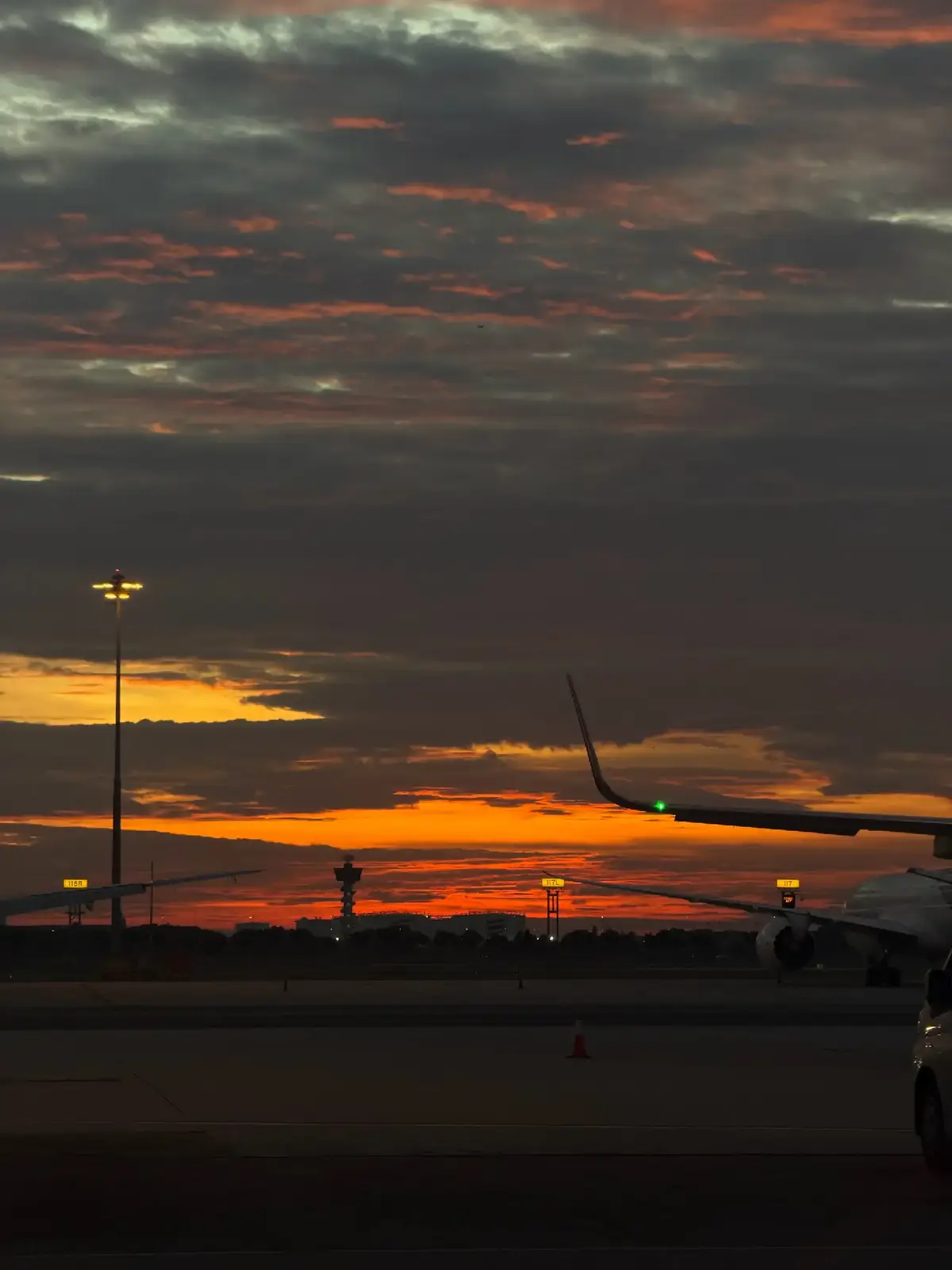 วิวสนามบินสุวรรณภูมิ 06:30 ☀️✈️ #สุวรรณภูมิ  #วิวท้องฟ้า  #วิวสนามบิน  #วิว 