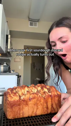 “Woah” 😂 shoutout to @This Jess Cooks for the beginner friendly “apple pull apart bread” recipe 🤤 #sourdough #discardrecipes 