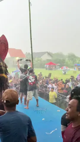 Masio udan tetep di usahakan tampil maksimal🔥💦 #rogosamboyoputro1289 #jaranan #barongan #kediri24jam #fyp 