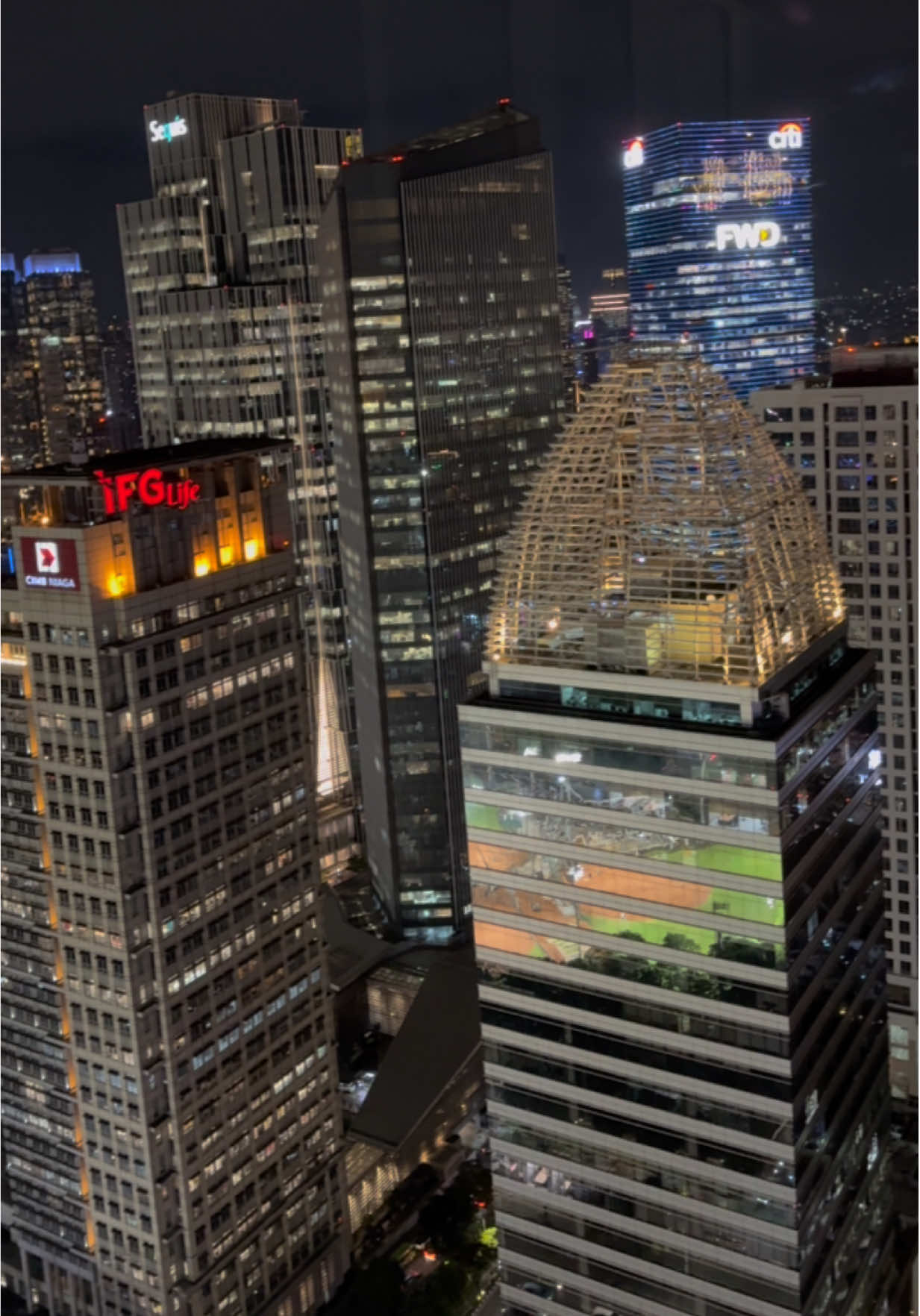 Best view 😍🥂 #harrisfxsudirman #citylight #anniversary #hotel #fyp 