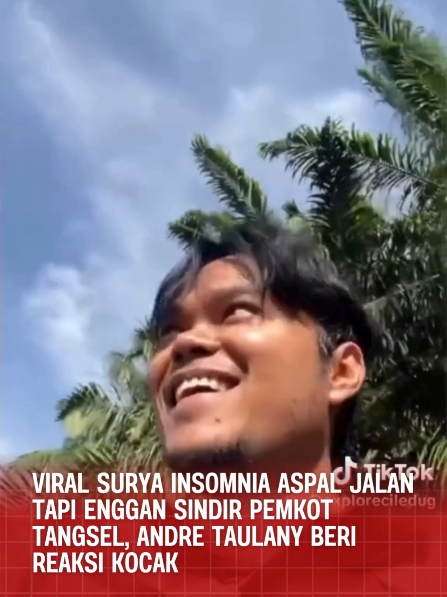 Viral presenter Surya Insomnia turun langsung mengaspal jalan berlubang sendiri. Momen tersebut diunggah oleh konten kreator Gilang Seiya Rama dalam platform TikTok pada Minggu (23/11/2025). #SuryaInsomnia #AndreTaulany #AspalJalan #PemkotTangsel #Tangsel