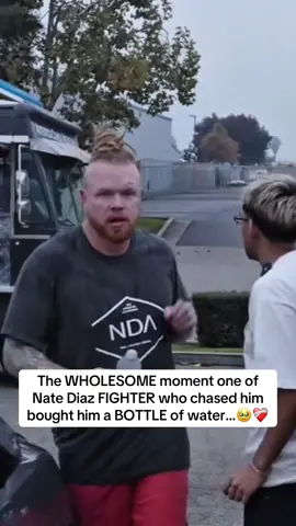 The WHOLESOME moment one of Nate Diaz FIGHTER who chased him bought him a BOTTLE of water…🥹❤️‍🩹#n3on #fyp #natediaz 