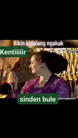 Wayang mania pasti tahu nama sinden bule tersebut 🤣😂