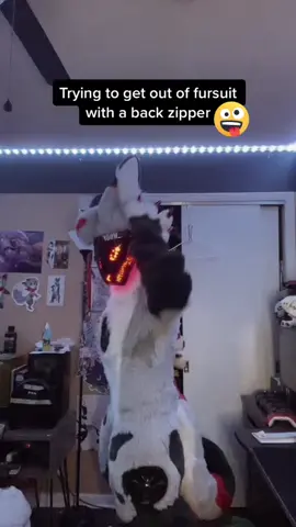 Trying to get it off 😄😁 COMMISSION IS OFFICIALLY OPEN 🎭🧵  #usafyp #protogenfurry #protogenfursuit #commissionsopen #protogen 