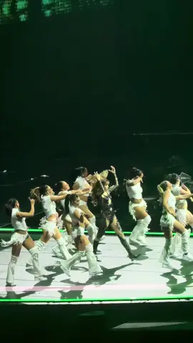 FUCK UP THE WORLD LISA DAY 2 IN BULACAN 😩💚 @blackpinkofficial @LISA #blackpink #deadlineworldtour #lisa #fypシ #fuckuptheworld 