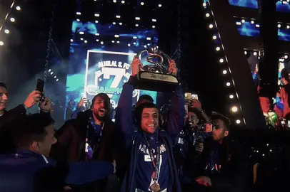 في 24 نوفمبر ‏تلاشت خيبات العشرون عامًا و كتب الهلال مجدًا جديدًا في اسيا، حتى بعد مرور ست سنوات لا زال شعور الفرح يتجدد أدام الله أفراح الازرق و مسراته #الهلال #alhilal #دوري_ابطال_اسيا #fyp #explore 