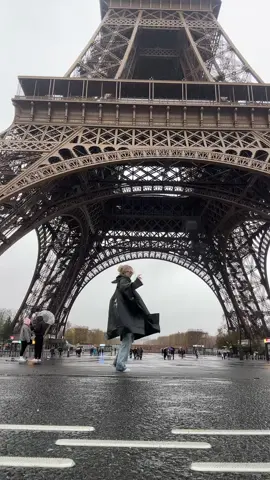 Guys convince me the poncho is cute 🥲😔 it had to be done #chic #foryoupage❤️❤️ #fyp #eiffeltower #dance 