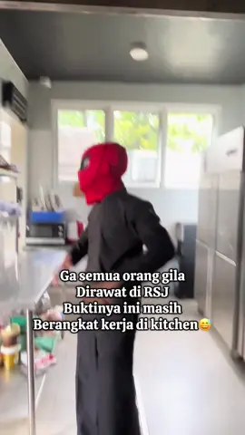 Kerja di kitchen kalau ga stress paling ya sakit pinggang😅#chef #kitchen #cheflife #fypage #worklife @fckree 