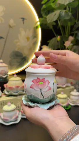 Ly nước thờ gốm sen - biểu tượng của sự thanh khiết và lòng thành. #Luulinhdothogom #dothocung #phatphap #thophattaigia #lythocung 