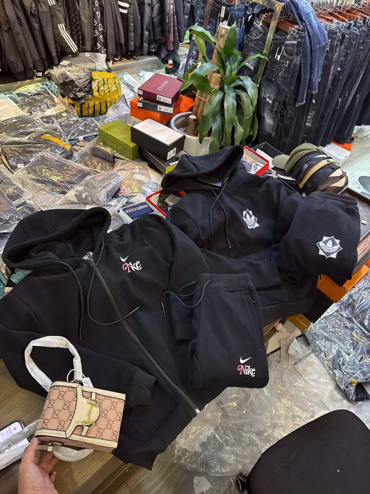 Ae vào lựa quần áo đi ạ 😍😍#quanaonam #thờitrangnam36 #vrctok 