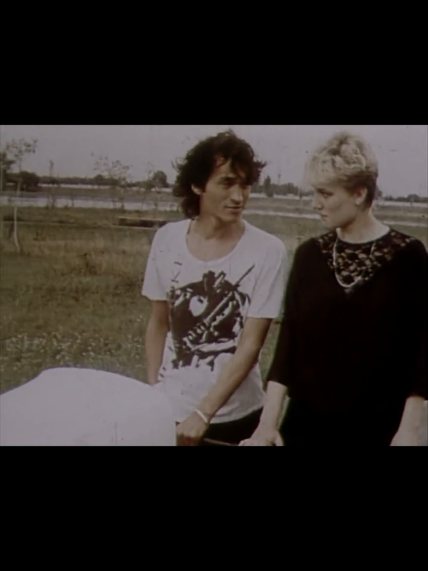 Ответ пользователю @elenastavratiy a za toi stenoi stoit aprelll❤ #викторцой #стенацоя #цойжив #рекирекомендации👻👻👻  #реки! #цойжив #музыкадлядуши #1990 #нет