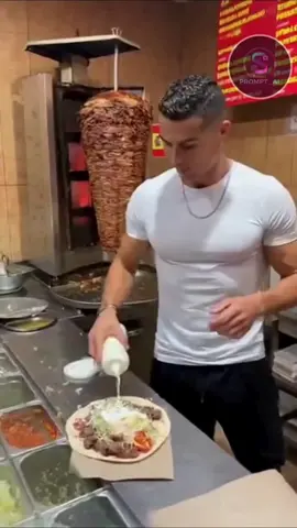 Christian Ronaldo CR7 🐐 kebab shop #67 #ia #humor #futbol 