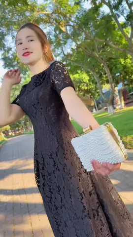 Đầm đi tiệc #xuongmaykienthuy #thoitrangnu #thoitrang #vayxinh #damditiec 