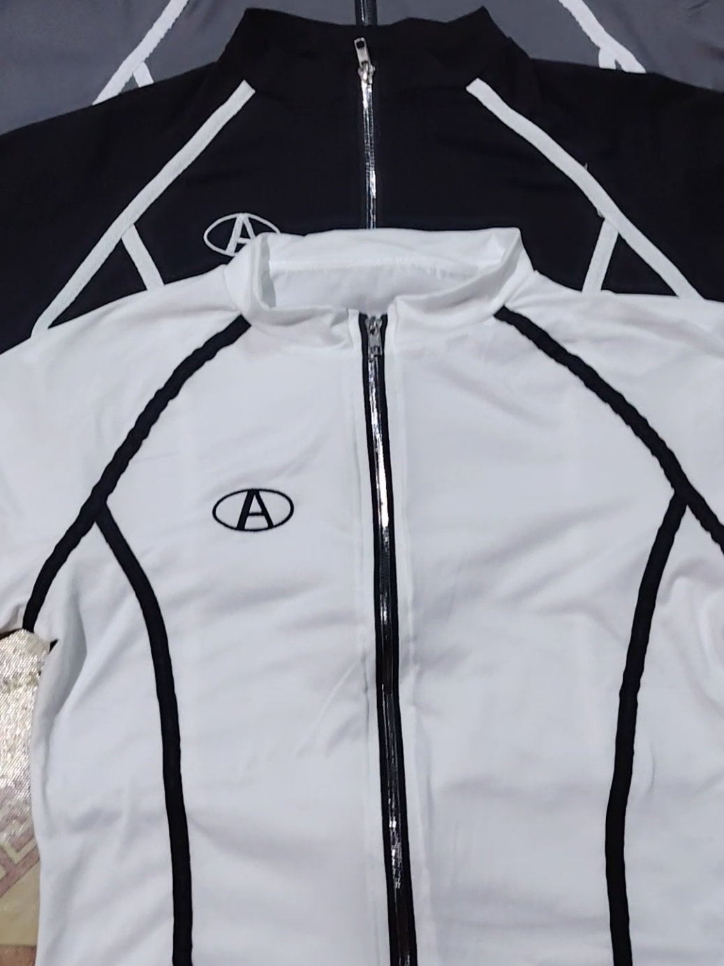 Lakas makasexy ng tops na to. #roundneckzipcroptop #tops #topsforwomen #fyp 