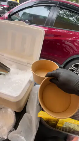 cuaca hujan tak semestinya saya tidak ada yaa , makan dalam banjir pun kene 🤣