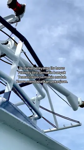 Bukan malah saling membenci atau menjatuhkan 👏 #storypelaut #fyp #foryoupage #tugboat 