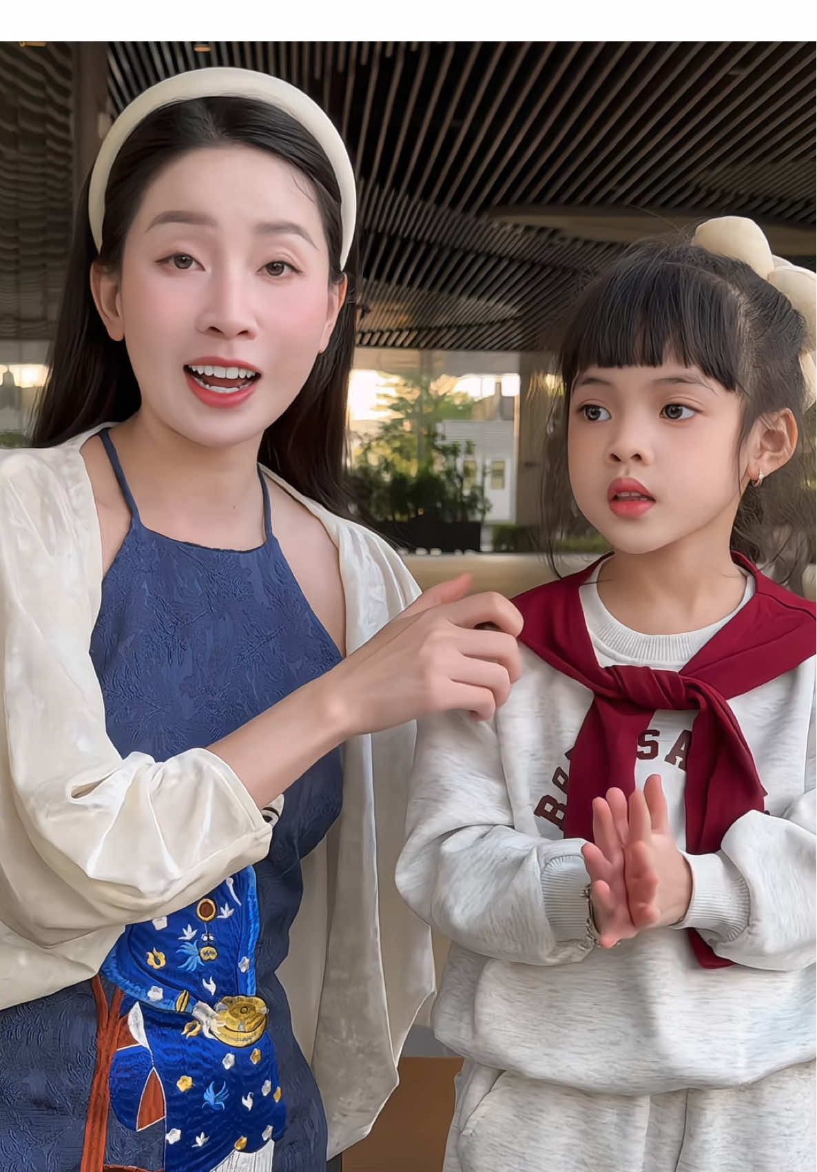 Sét nỉ phối khăn xinh như cô bé quàng khăn đỏ ạ hihi #mesanoi 