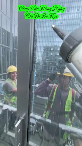Chuẩn kỹ thuật – chuẩn an toàn – chuẩn chất lượng. Thi công trên cao không chỉ là nghề, mà là trách nhiệm. #ThiCongChuyenNghiep #KeoSilicon #MặtDựng#thonhomkinh #ThoBoKeo 