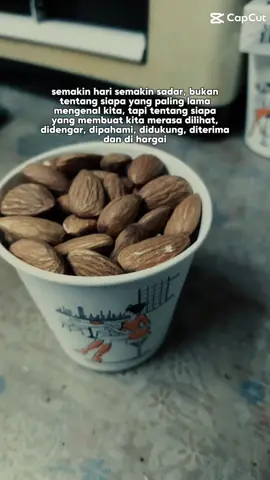 mencintai menyanyangi dengan keiklasan....  tanpa berharap hidup bersama  #pahing #rejekitakpernahtertukar 